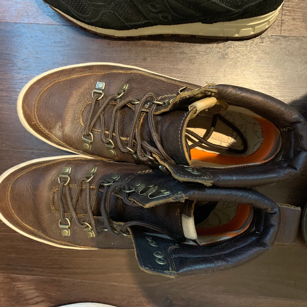 Pointer hi top boots